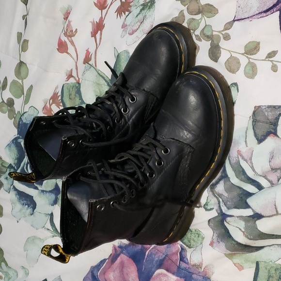 Boots - Picture 2 of 6